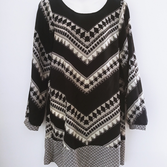 Almost Famous black and white tunic. - Picture 3 of 3